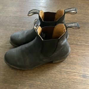 Blundstone black heeled boots 5.5 (us 9)